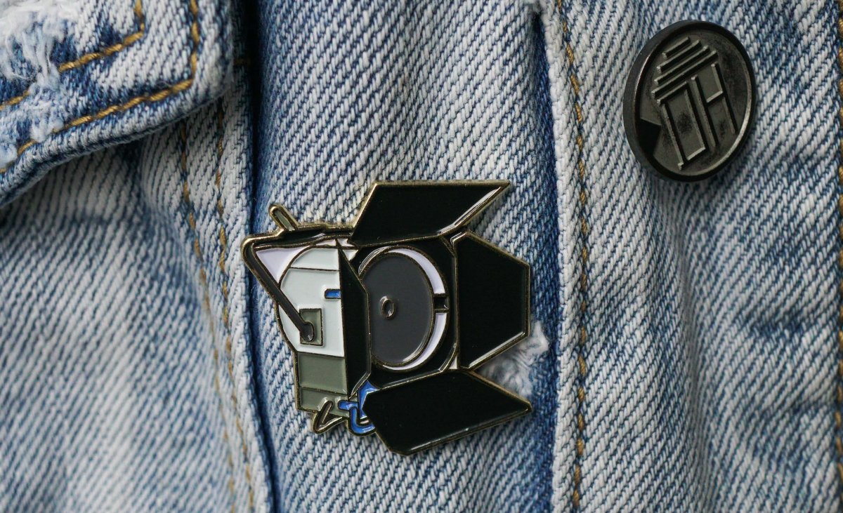 4K HMI Light Enamel Pin | Filmsticks